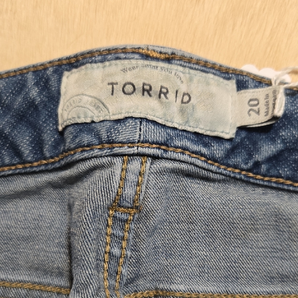 D18 Torrid Distressed Cropped Jeans High Rise 5 Pocket Stretch Ankle - Picture 10 of 12